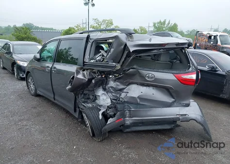 2018 Toyota Sienna Xle 8 Passenger z USA, uszkodzony, nr VIN 5TDYZ3DC8JS916681